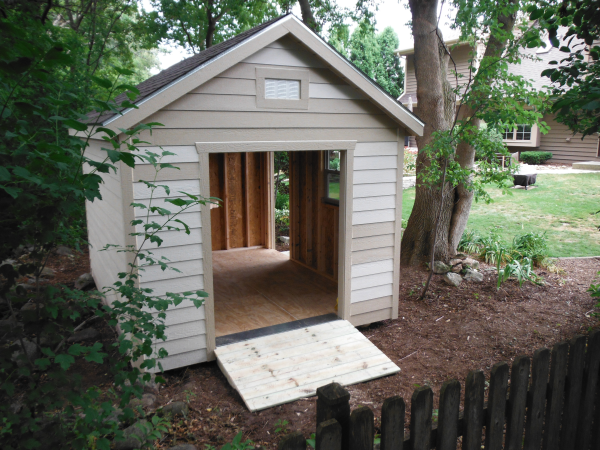 Custom built outdoor shed for arts and gardening